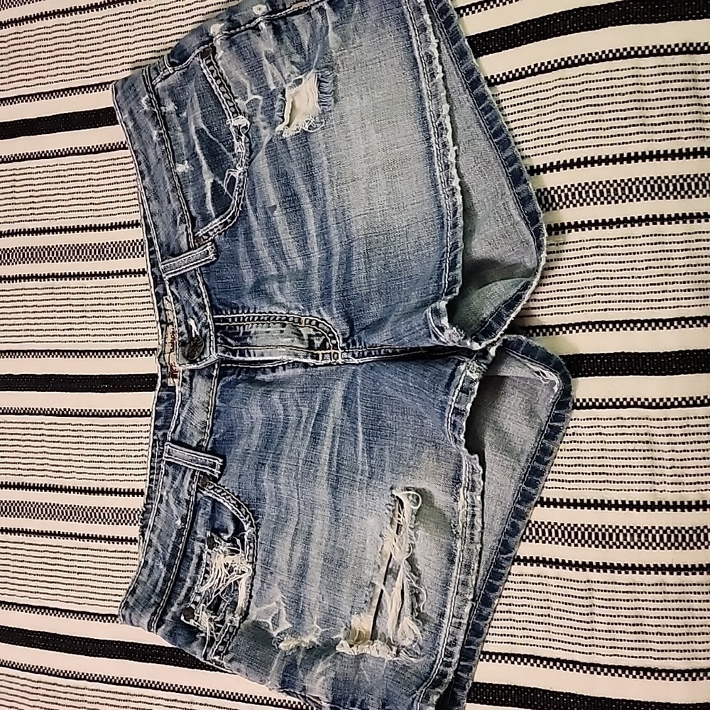 BKE Sabrina distressed shorts